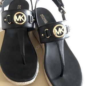 NEW Michael Kors black leather platform sandal 8.5